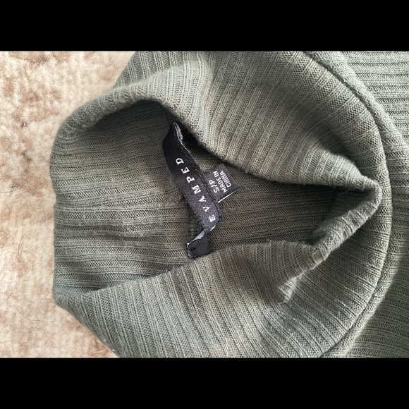 High neck slightly cropped tank top - Picture 2 of 2